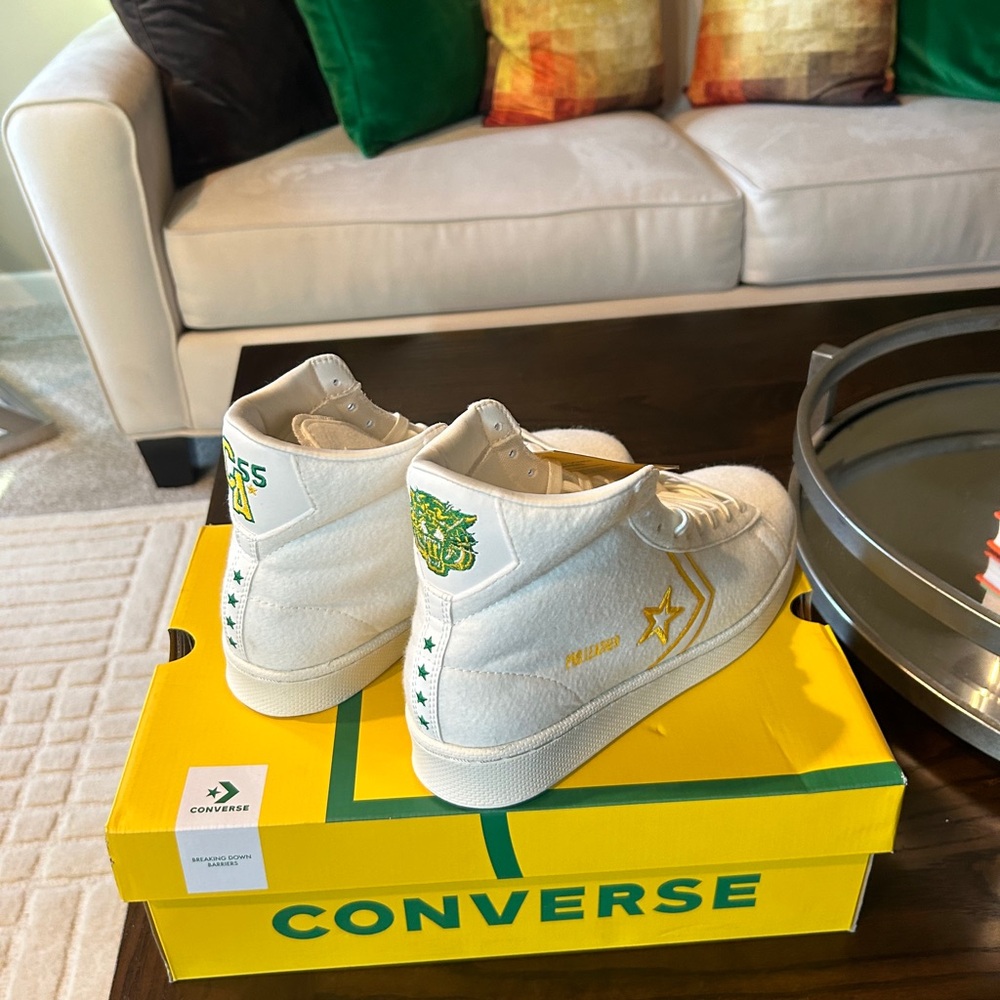 Converse pro leather breaking barriers sneaker.